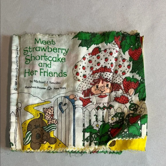 Vintage 1980 Strawberry Shortcake Fabric Square Book - Picture 1 of 3